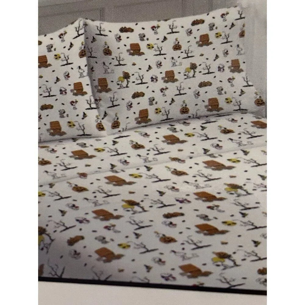 Peanuts Snoopy Woodstock Halloween QUEEN Size Sheet Set Doghouse Pumpkin Moon‎
